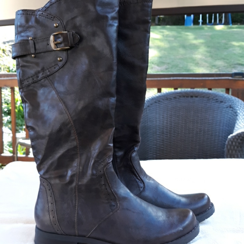 Zip up boots